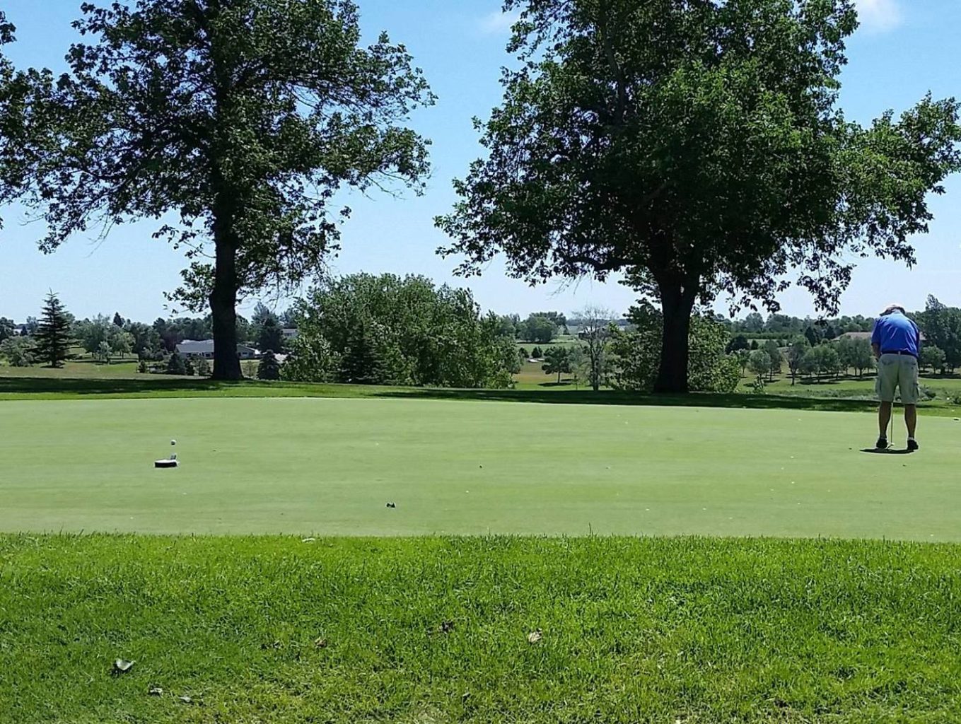 Oakes Golf Club , golf in north dakota