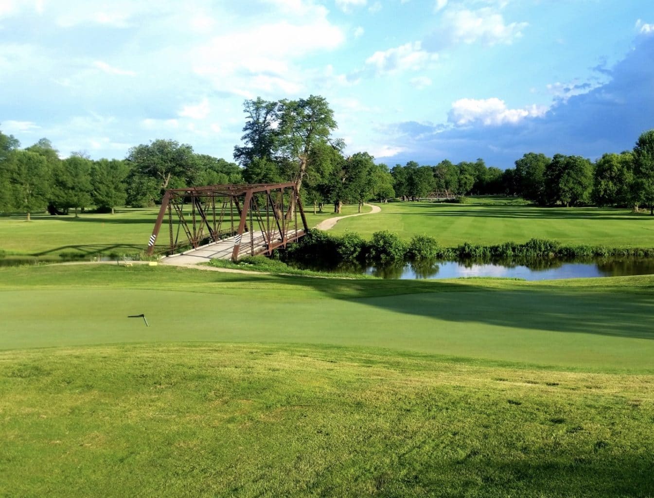 Whispering Oaks Golf Club , golf in north dakota